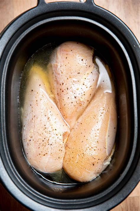 Can you put raw chicken in a slow cooker?